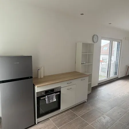 Fully Furnished In & Quiet *