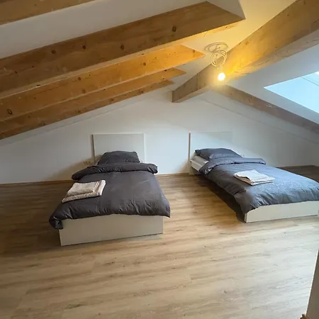 Fully Furnished In & Quiet Maintal