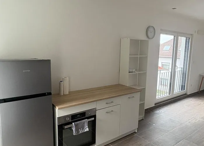 Fully Furnished In & Quiet *